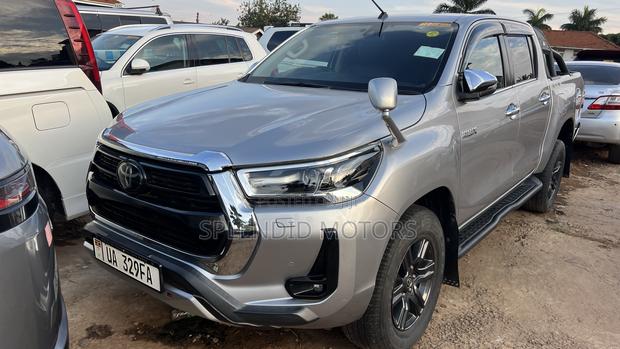 Toyota Hilux 2020 Gray