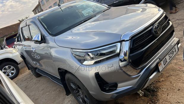 Toyota Hilux 2020 Gray