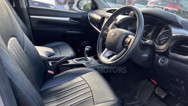 Toyota Hilux 2020 Gray