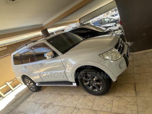 Mitsubishi Pajero 2012 White