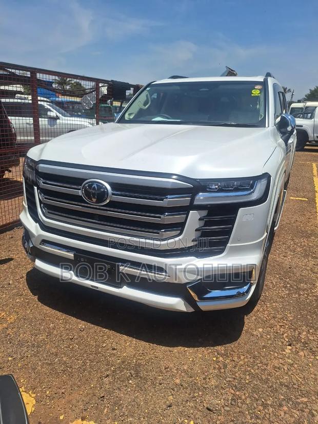 New Toyota Land Cruiser LC300 2025 White