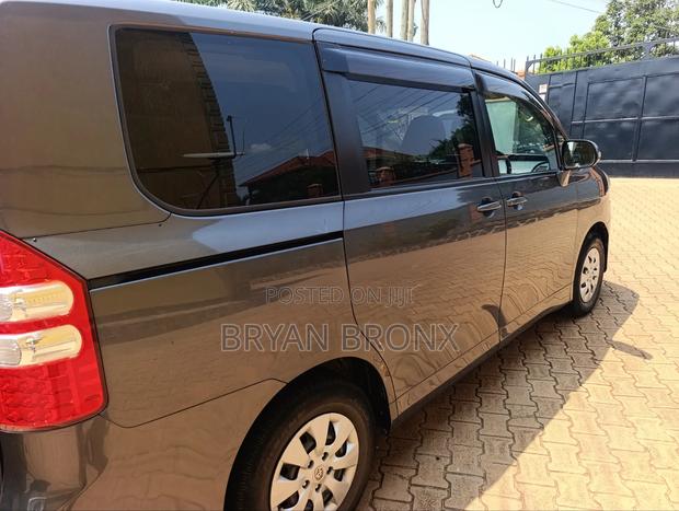 Toyota Noah 2.0 143hp FWD (7 Seater) 2013 Gray