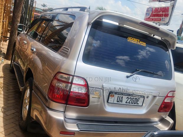 Toyota Land Cruiser 2003 Gold