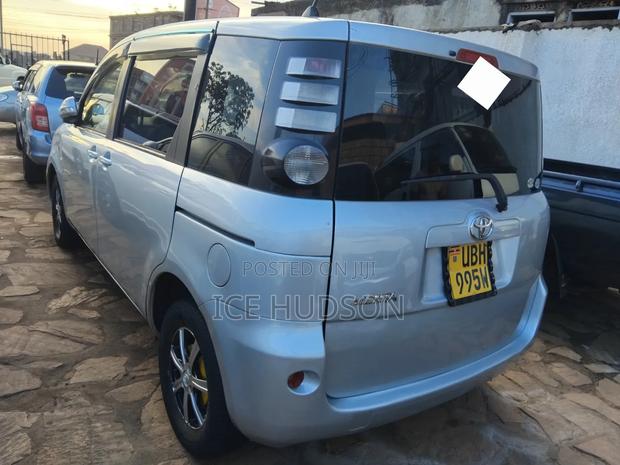 Toyota Sienta 2009 Blue