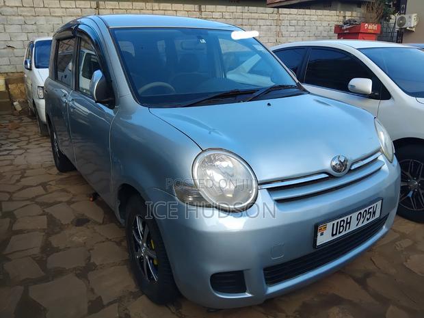 Toyota Sienta 2009 Blue