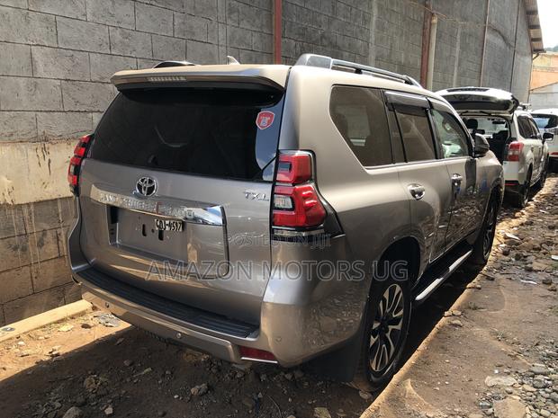 Toyota Land Cruiser Prado 2.8 2022 Gray
