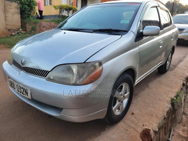Toyota Platz 1.3 AWD 2002 Silver