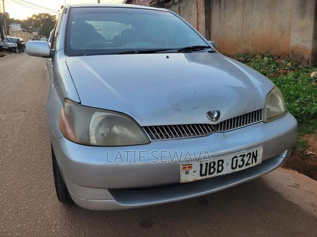 Toyota Platz 1.3 AWD 2002 Silver