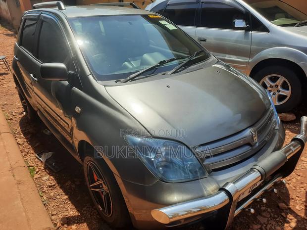 Toyota IST 2003 Silver