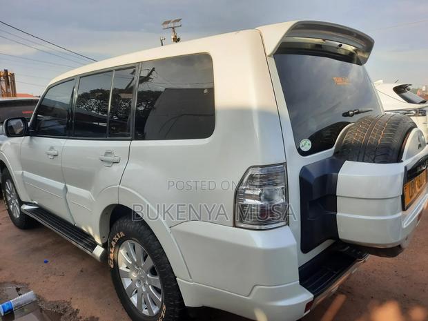 Mitsubishi Pajero 2010 White