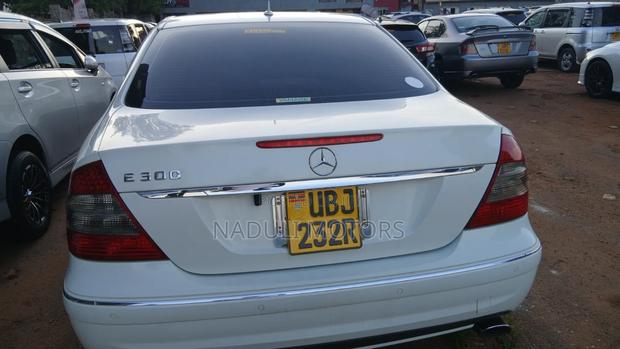 Mercedes-Benz E300 2006 White