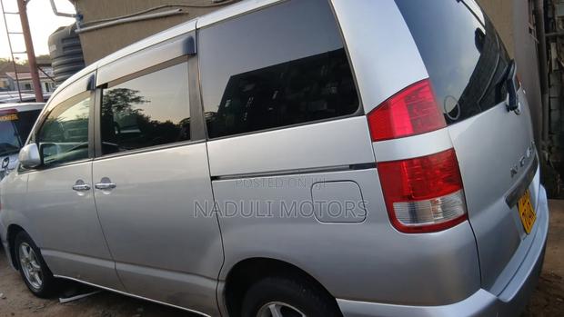 Toyota Noah 2.0 FWD (8 Seater) 2005 Silver