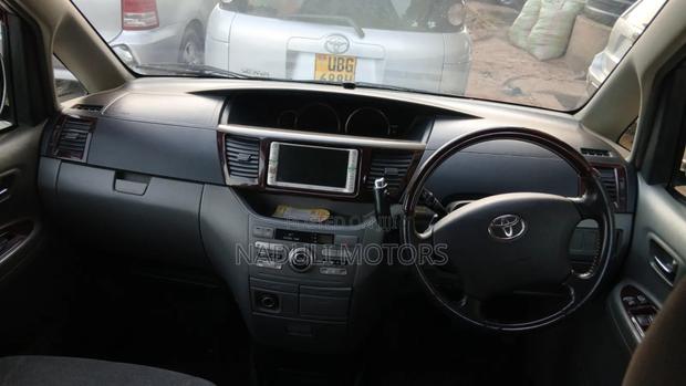 Toyota Noah 2.0 FWD (8 Seater) 2005 Silver