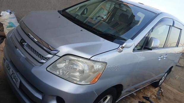 Toyota Noah 2.0 FWD (8 Seater) 2005 Silver
