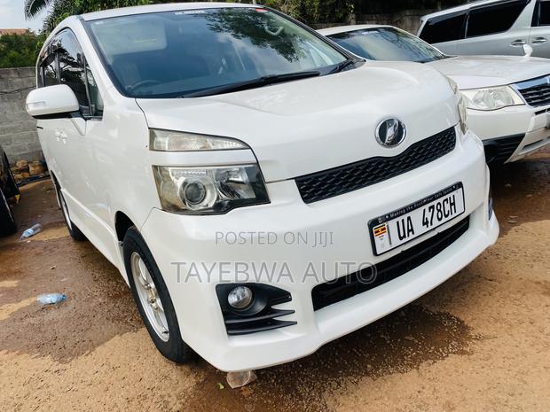 Toyota Voxy 2013 White
