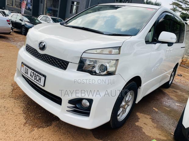 Toyota Voxy 2013 White