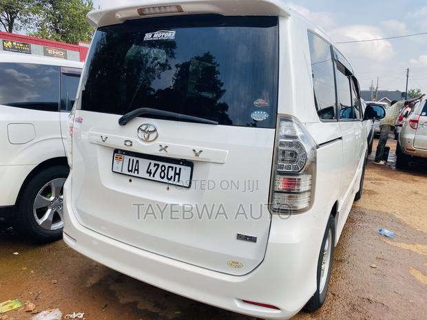 Toyota Voxy 2013 White