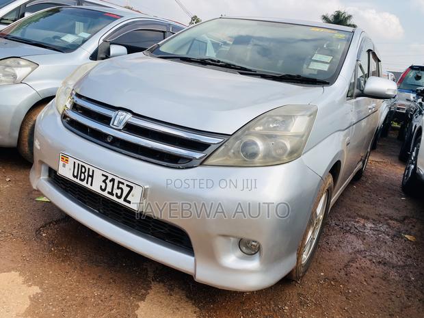 Toyota ISIS 1.8 Platana 2007 Silver