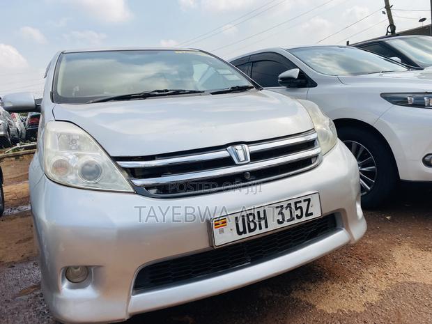 Toyota ISIS 1.8 Platana 2007 Silver