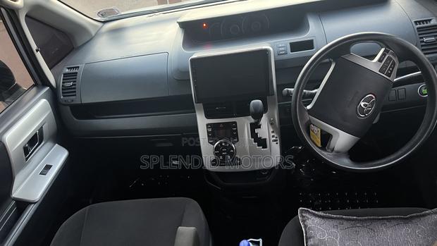 Toyota Noah 2011 Blue