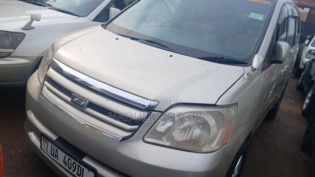 Toyota Noah 2.0 AWD (8 Seater) 2005