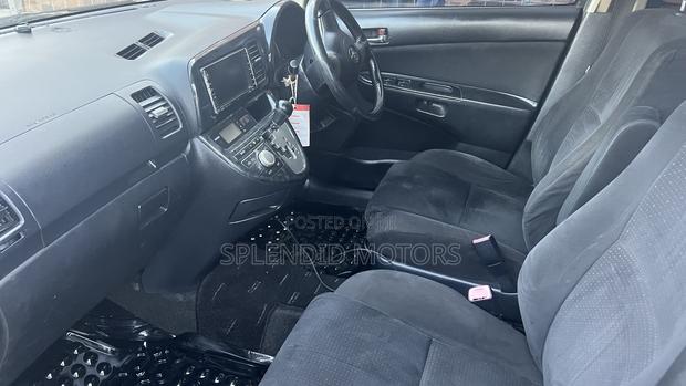 Toyota Wish 2006 Silver