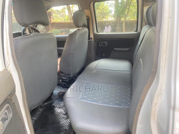 Nissan Hardbody 2004 White