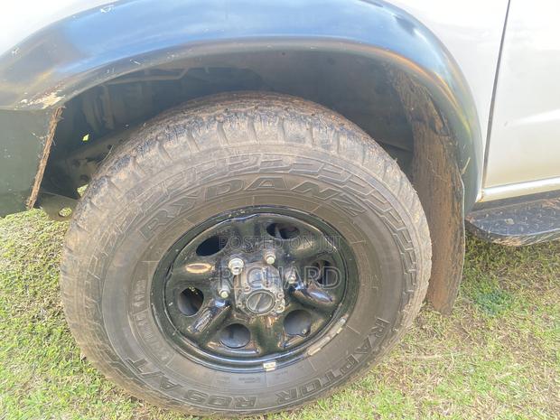 Nissan Hardbody 2004 White