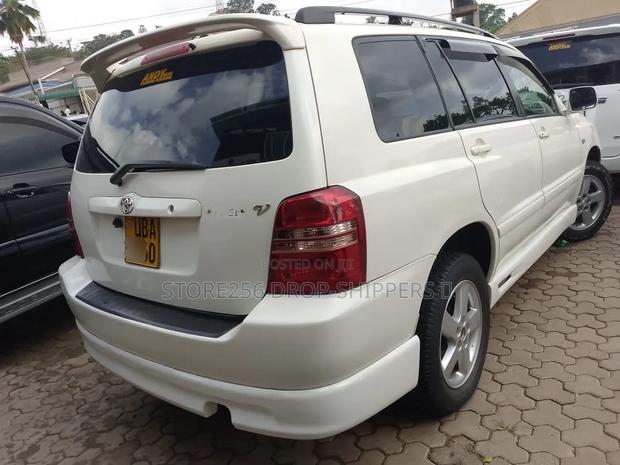 Toyota Kluger 2003 White