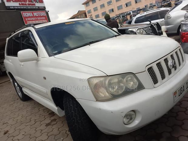 Toyota Kluger 2003 White