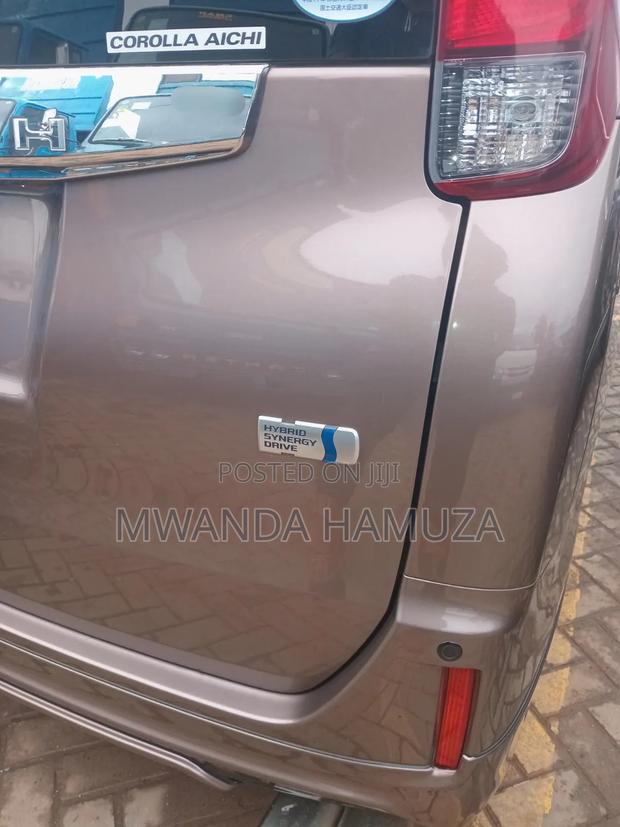Toyota Noah 2016 Gold