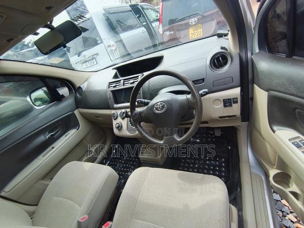 Toyota Passo Sette 1.5 AWD 2010 Maroon