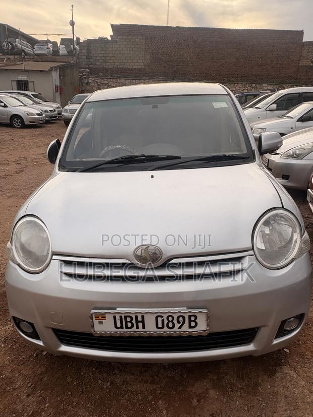 Toyota Sienta 2007 Silver