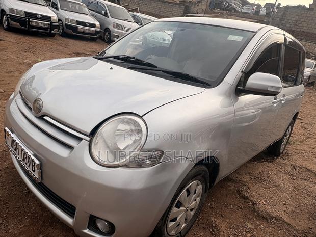 Toyota Sienta 2007 Silver
