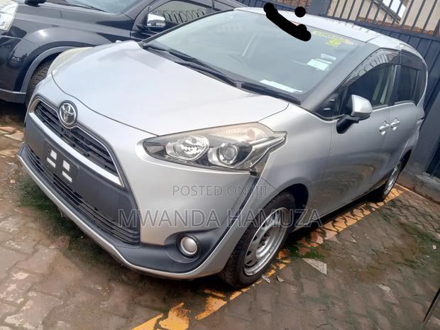 Toyota Sienta 2017 Silver