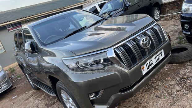 Toyota Land Cruiser Prado 2005 Gray