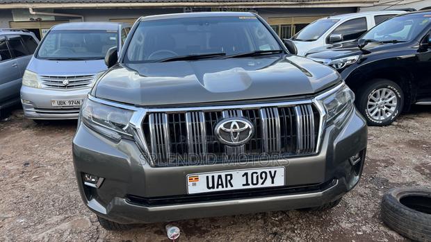 Toyota Land Cruiser Prado 2005 Gray