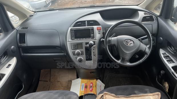 Toyota Ractis 2008 Silver