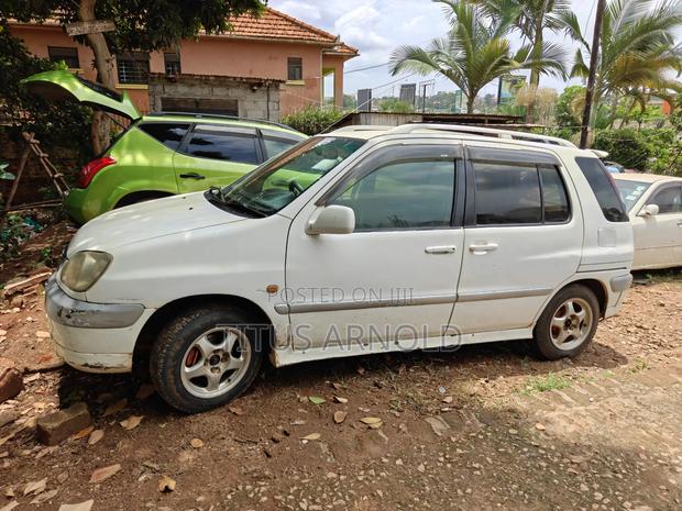Toyota Raum 1.5 FWD 2000 White