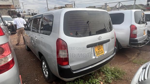 Toyota Probox 2004 Silver