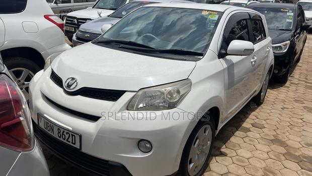 Toyota IST 2010 White