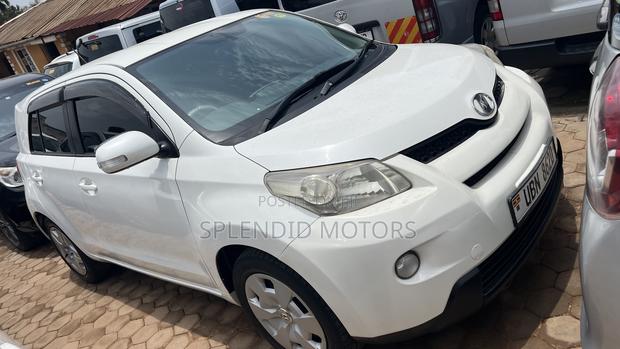 Toyota IST 2010 White