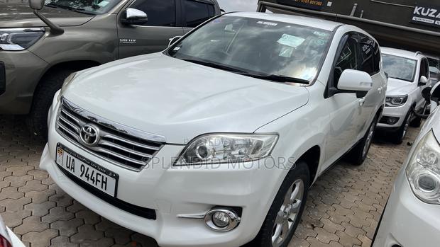 Toyota Vanguard 2011 White