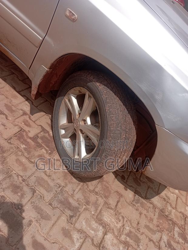 Toyota Kluger 2001 Silver