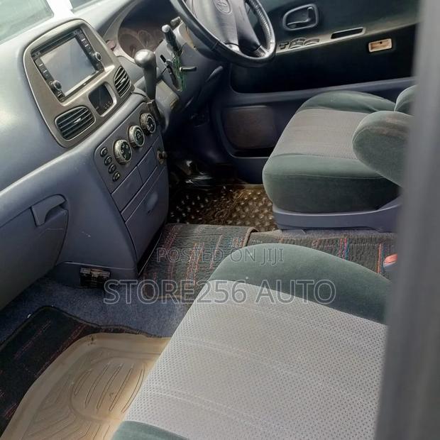 Toyota Noah 2.0 AWD (8 Seater) 2001 Silver