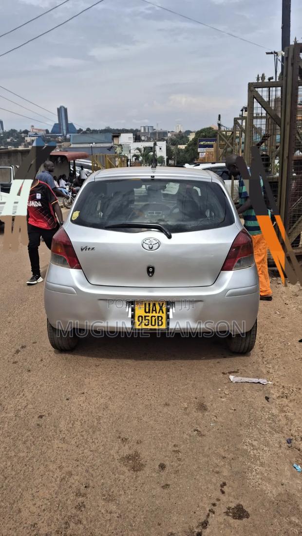 Toyota Vitz 2007 Silver