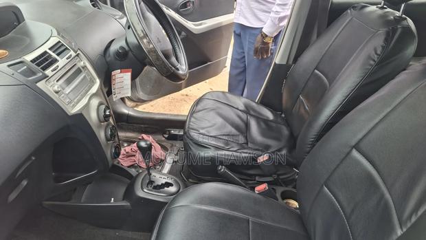 Toyota Vitz 2007 Silver
