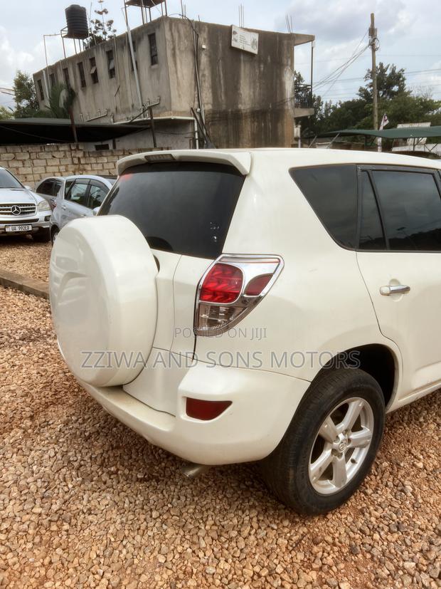 Toyota RAV4 4x4 2009 White