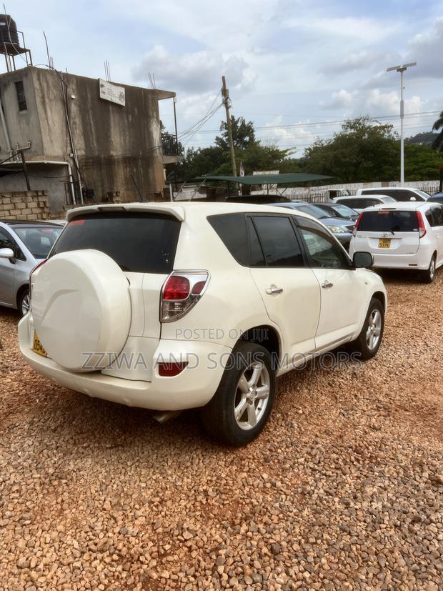Toyota RAV4 4x4 2009 White
