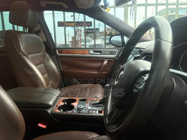 Volkswagen Touareg V6 Executive 2013 Silver